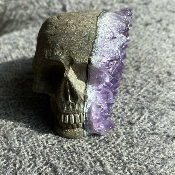Skull + Amethyst crystal  💀 💎 - Picture 1 of 4